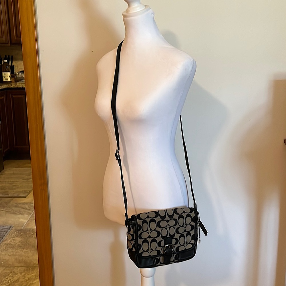 EUC Authentic Coach Shoulder/Cross body bag with matching small wallet